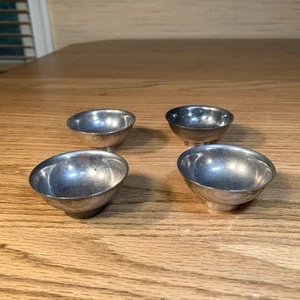 Juego de 4 tazas con patas de sake japonesas plateadas - Imagen 1 de 7