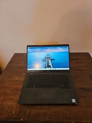 Laptop Dell Latitude 5300 13" Intel i5 8va Gen 256GB SSD 8GB RAM Win 11 Pro Foto 1 de 4