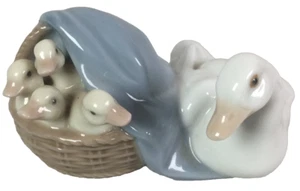 LLADRO MADRE PATO Y PATITOS 4895 ESCASO - Imagen 1 de 24