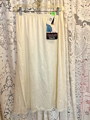 DE COLECCIÓN VANITY FAIR MARFIL medio deslizamiento, GRANDE 28", ESTILO 11711, NUEVO CON ETIQUETAS Foto 1 de 4