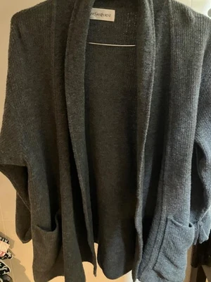 Б/У YVES SAINT LAURENT ПЛАТЬЕ СТИЛЬ КАРДИГАН. СОЗДАЕТ ИЗЫСКАННЫЙ И ЭЛЕГАНТНЫЙ - Изображение 1 из 4