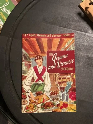 German  & Viennese Cookbook 147  Culinary Arts Institute 1965 Foto 1 de 3