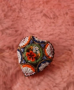 Spilla vintage italiana micro mosaico blu rosso giallo fiori bianchi ITALIA - Foto 1 di 6