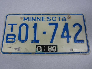 Vintage 1980 Minnesota 10,000 Lakes License Plate TB 01-742 Stamped Steel - Imagen 1 de 2