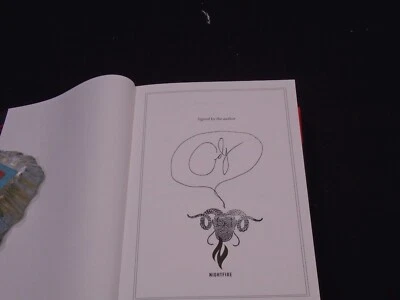 Подписанный Grady Hendrix колдовство для Wayward девочек Великобритании первый Deluxe Ed распыленный Ed - Изображение 1 из 4