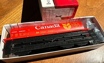 Intermountain HO Kit CPWX-05 Cylindrical Grain 4-Bay Covered Hopper Canada NY - Image 1 of 4