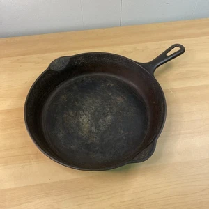 Vintage GRISWOLD #7 Skillet Small Logo Cast Iron Pan #701 B Flat Bottom - Picture 1 of 10