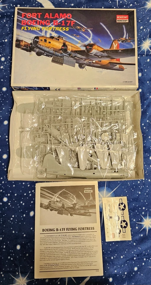 Boeing B-17F Flying Fortress Fort Alamo US Army Bomber ACADEMY VINTAGE KIT 1/72 - Immagine 1 di 1