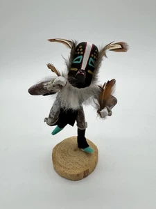 Statuina bambola vintage nativi americani tasso Kachina fatta a mano 5” da collezione - Foto 1 di 11