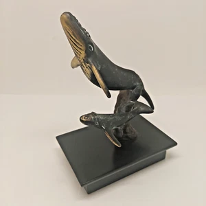 S P I Galerie massiv Messingguss geneigt Buckelwale Skulptur - Bild 1 von 8