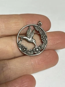 Ciondolo colibrì sterling vintage 1 in fiori rotondi RR1690 - Foto 1 di 4