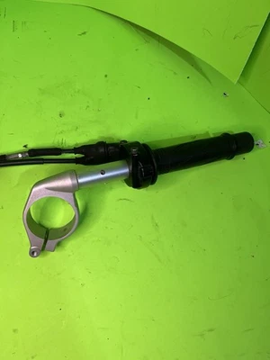 Yamaha R1 2004-2008 RH clip en cable del acelerador conjunto de tubo excelente estado Foto 1 de 4