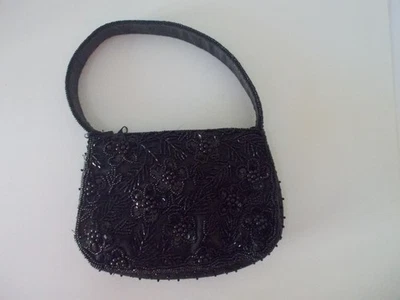 Bolso de noche negro MAGID de colección con lentejuelas y flores con cuentas Foto 1 de 4