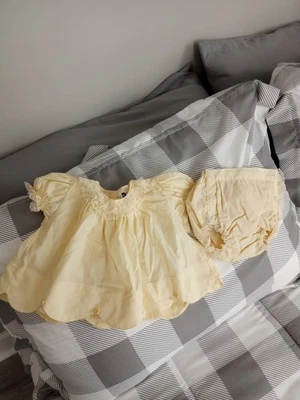 Vestido Vintage Bryan Amarillo Con Florers Forrados de Plástico 0-6 Meses??? Foto 1 de 4