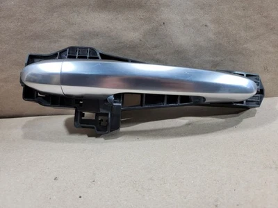 14-17 Fiat 500L Trekking OEM TRASERO IZQUIERDO LADO CONDUCTOR EXTERIOR MANIJA PUERTA CROMO Foto 1 de 4