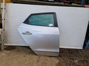 HYUNDAI IX35 REAR DOOR DRIVER SIDE PAINT CODE 9S 2011 - Picture 1 of 6