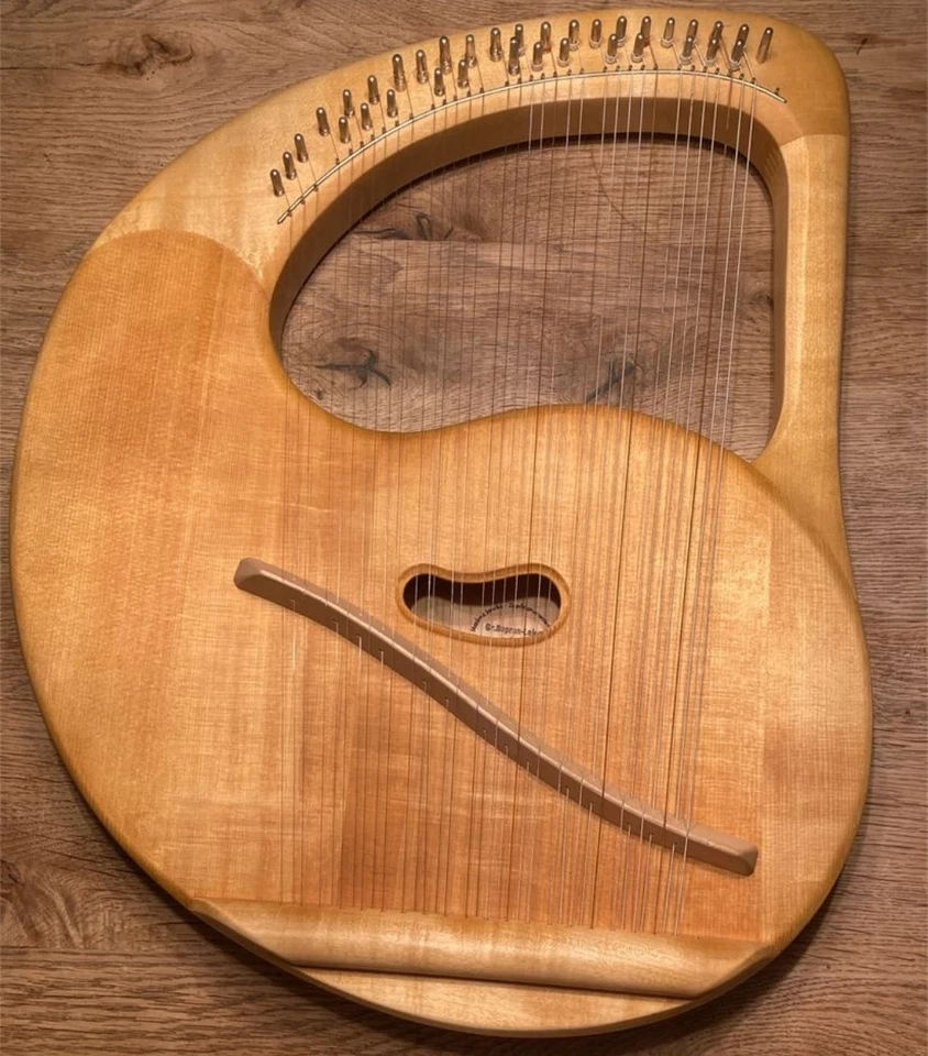 Grosse  Sopran Leier Manfred  Joecks 35 Saiten - Image 1 of 3