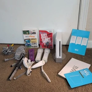 Nintendo Wii Console Bundle 3 Controllers 2 Nunchuck 2 Games Cables Tested - Picture 1 of 9