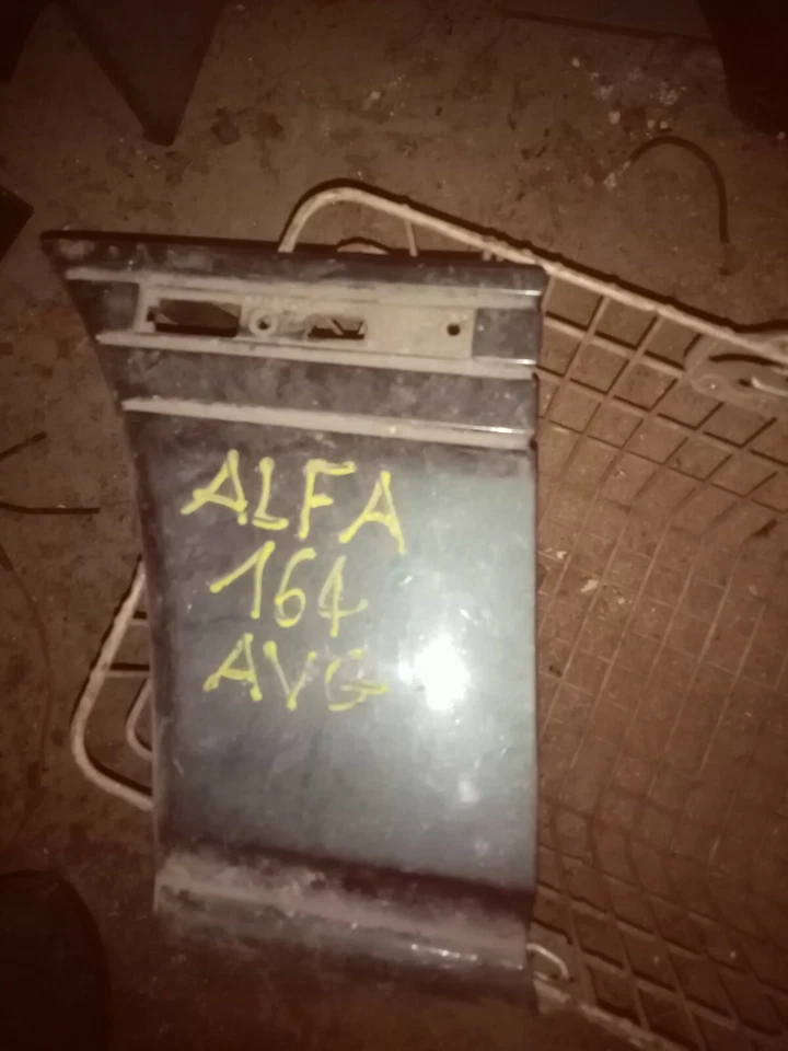 Bandeau de garniture aile avant gauche ALFA ROMEO 164  AR 1640075029 Foto 1 de 1