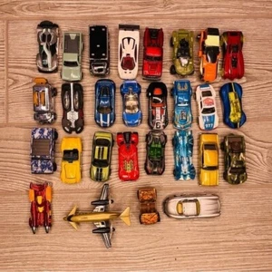 28 played with hot wheels , matchbox and no name brand toy cars plastic & metal - Picture 1 of 6