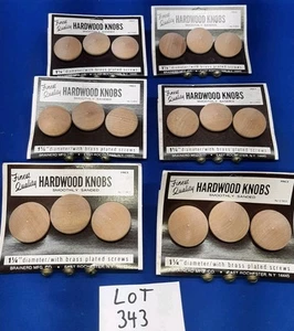 "Lote de 18 perillas de cajón de madera dura vintage de 1-1/4"" de diámetro con tornillos, Brainerd Mfg" - Imagen 1 de 4