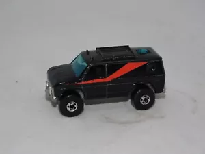 Hot Wheels Super Van Dynamite Crossing A-Team, negro con raya lateral, BW - Imagen 1 de 5