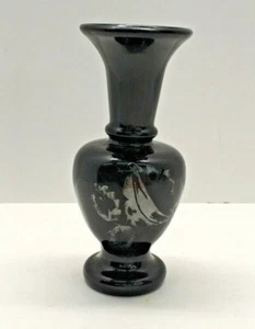 Jarrón de colección Fenton amapolas plateadas pintadas a mano negro vidrio amatista firmado - Imagen 1 de 7