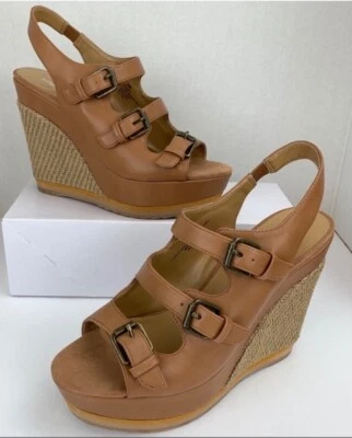 Sandalia de cuña con plataforma Nine West color tostado eslinga trasera correas con hebilla ajustables talla 9 Foto 1 de 4