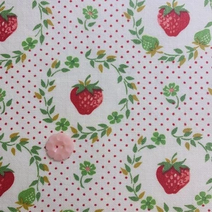 Vintage Feed Sack Strawberry Pattern - Approx. 26x46cm, Good Condition - Picture 1 of 3