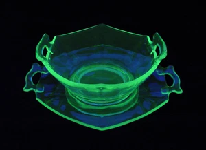 ¡PERFECTO Tazón de Mayo/Salsa de Vidrio Verde Depresión y Placa Interior! - Imagen 1 de 3