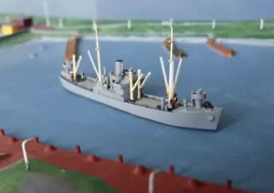 Mercator Metall Modell 1:1250 - 553 : deutscher Frachter Hansa A in Kriegsgrau - Bild 1 von 4