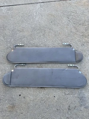 Par de parasoles 87-95 Jeep Wrangler YJ OEM *Gris Foto 1 de 3