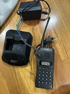 Kenwood TK370G-1 TK-370G-1 UHF 450-470 MHz 128 Channels 4 Watt (Complete Kit) - Afbeelding 1 van 3