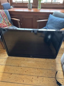 LG 47LH3000 47 INCH Full HD LCD TV - NO STAND - PICKUP ONLY *WATCH* - Picture 1 of 6