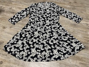 Women’s Forever 21 Medium B & W Daisies Pull Over Dress With 11” Pockets - Picture 1 of 19