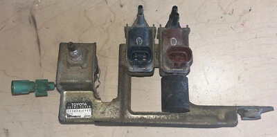 Interruptor de vácuo de emissão 87-90 Toyota Pickup Truck 22R VSV 25702-35220 90910-12064 - Imagem 1 de 3