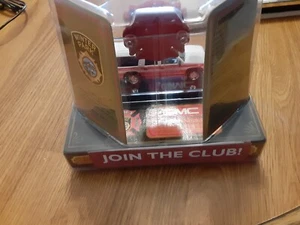 Code 3 Collectibles Suburban - BOSTON Fire Department - 1/64th - NEW 1 Of 25,000 - Picture 1 of 2