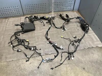 2020-2022 TOYOTA COROLLA Engine Fuse Box w/Harness Sedan 1.8L Factory OEM Part Foto 1 de 4