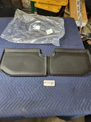 Alfombra trasera derecha e izquierda Bentley Continental GTC 2019 3SD862451 18-23 Foto 1 de 4