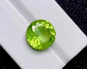 8.76ct Parrot Green Round 100% Natural Peridot - Picture 1 of 2