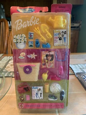 ACCESORIO BARBIE BONANZA Fashion Avenue herramientas de jardín 2000 #28868 NRFB Foto 1 de 4