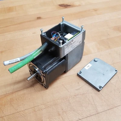 Controlador y motor Schneider Electric ILS1V572S1026, 48 VDC, 3,5 A - USADO Foto 1 de 4