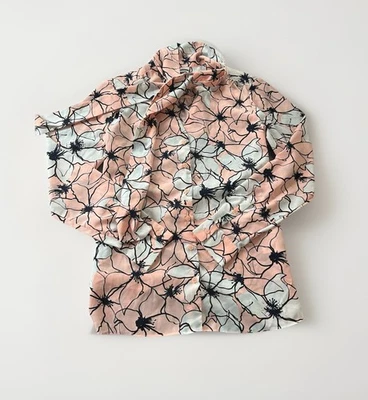 Blusa Banana Republic Estampado Floral Manga Larga con Lazo y Botón Talla XS Foto 1 de 4