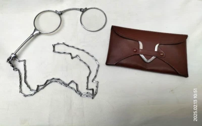 Ancienne Lunettes pliables Face à Main / Binocles /Lorgnons en laiton chromé. - Photo 1/4