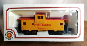 BACHMANN 5 Electric Trains HO SCALE UNION PACIFIC UP25743 Wide Vision Caboose - Picture 1 of 15