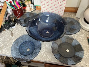PRINCESS HOUSE VINTAGE # 5238 & 5210 SALAD BOWL & 4 PLATES BLUE GLASS - Picture 1 of 8