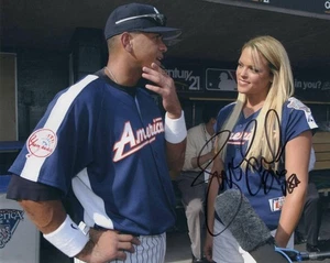 FOTO AUTOGRAFA FIRMATA JENNIE FINCH 8X10 - MEDAGLIA D'ORO SEXY SOFTBALL, ARIZONA - Foto 1 di 2