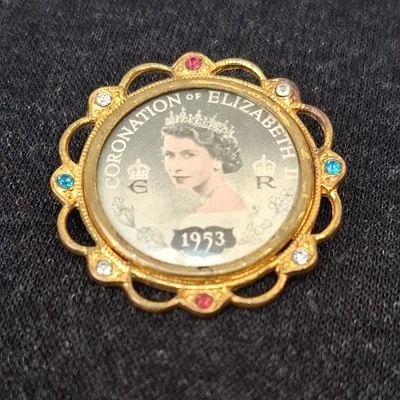 Vintage Mid Century British Royal 50s Queen Elizabeth II Coronation Brooch 1953 - Image 1 of 4