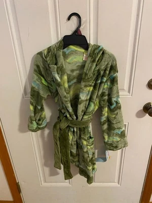 BRAND NEW BOYS SIZE SMALL 6-7 CAT & JACK ROBE - Image 1 of 4