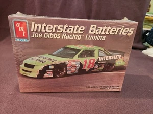 AMT Ertl 1/25 #18 Joe Gibbs Racing Modellauto Bausatz Neu - Bild 1 von 6